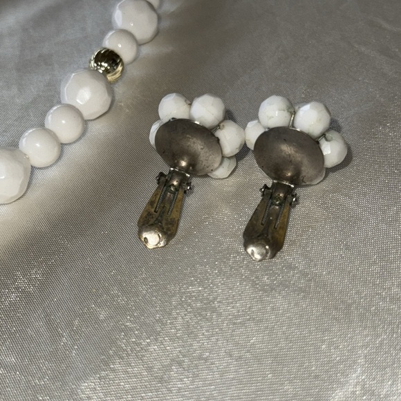 Vintage White Gold Faceted Bead Necklace Matching Bead Button Style Earrings Set - Picture 9 of 11